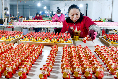 鄉(xiāng)村微工廠 樹脂工藝品遠(yuǎn)銷海外